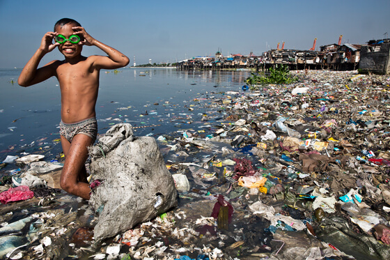 Water vol plastic afval in Manila